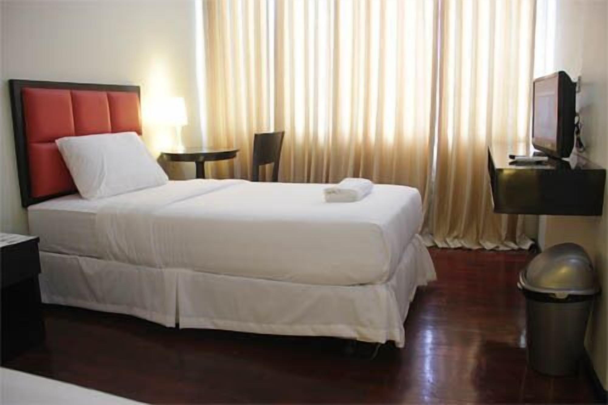 Arabelle Suites Tagbilaran Extérieur photo