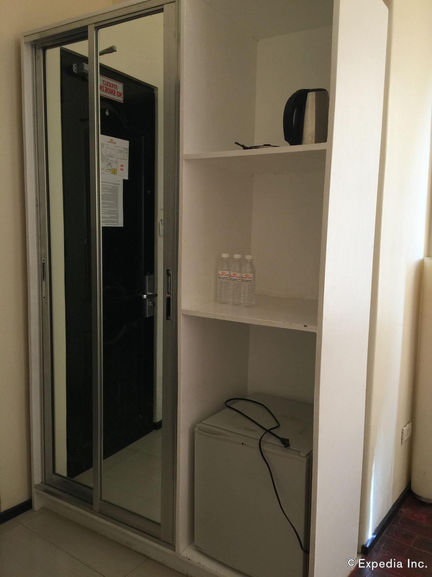 Arabelle Suites Tagbilaran Extérieur photo