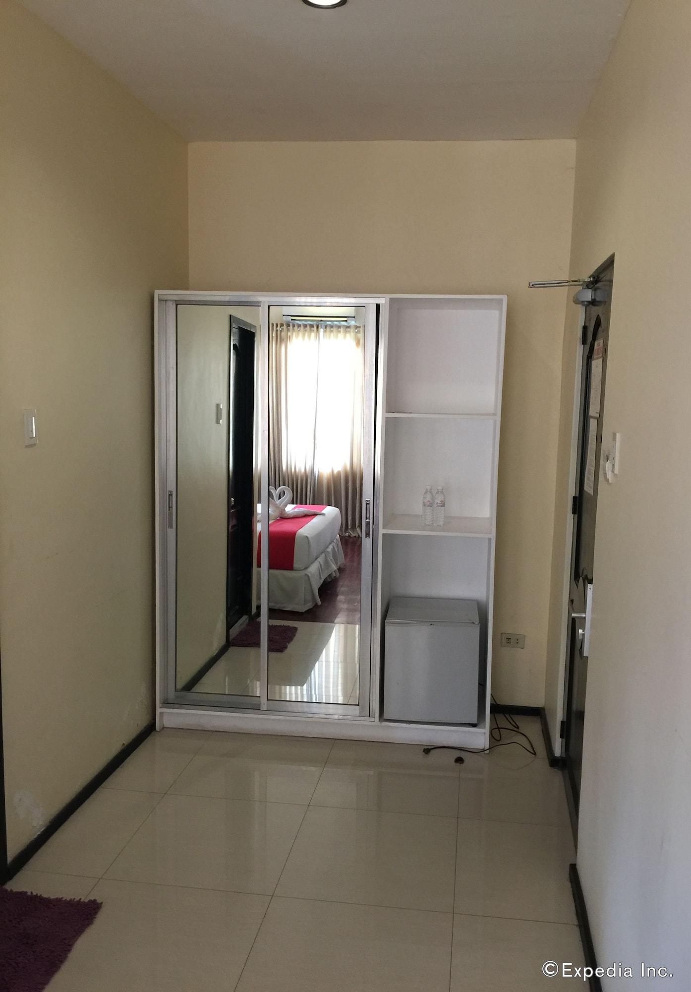 Arabelle Suites Tagbilaran Extérieur photo